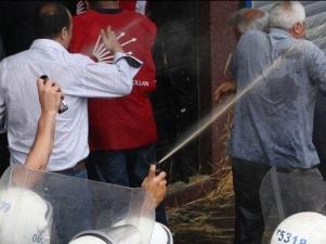 الشرطة التركية تفرّق متظاهرين بالقوة وأشتون تدعو إلى ضبط النفس
