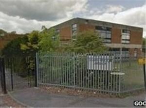 英国极端分子纵火焚烧了伦敦一所伊斯兰学校