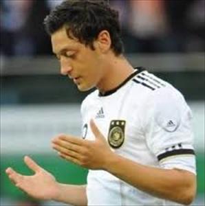 La prière est le secret de la réussite de Mesut Özil sur le terrain