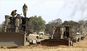 Israeli soldiers raid central Gaza