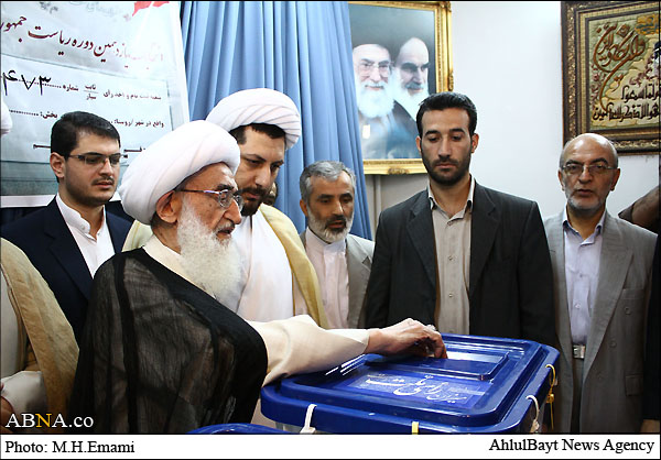 تصویری رپورٹ: مراجع تقلید کی ووٹینگ میں شرکت