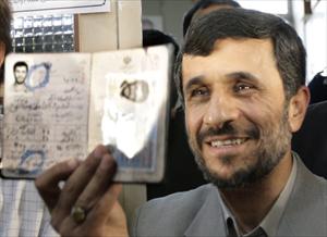 ایران کے صدارتی اور بلدیاتی انتخابات کی ووٹینگ میں عوام بر سرمیدان حاضر