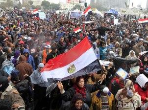 آلاف المصريين يتظاهرون بضاحية حلوان في القاهرة مطالبين بإسقاط النظام