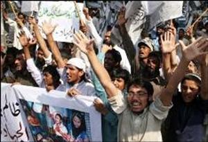 برما میں مسلمانوں کے قتل عام کے خلاف پاکستان میں احتجاج