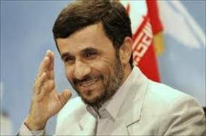 صدر احمدی نژاد نے حسن روحانی کو مبارکباد پیش کی