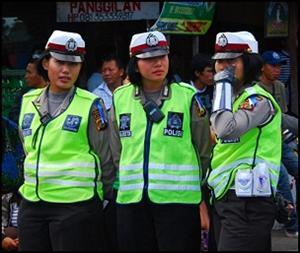 Kopftuchverbot bei indonesischer Polizei verärgert Muslime