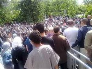 Tausende demonstrieren gegen Übergriff auf Muslima