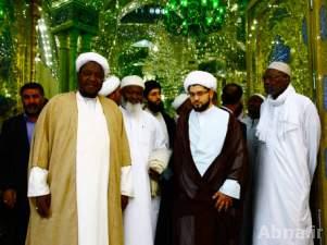 وفد متعدد الجنسيات من السنغال وكينا وبساوا وغانا والكامرون وفرنسا يزور العتبة المقدسة