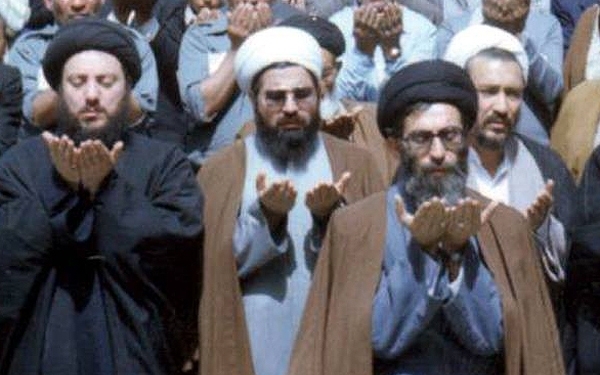 Hasan Ruhani'nin Çeşitli Dönemlerde İmam Hamaney'e Namazda Uyduğu Kareler / Foto