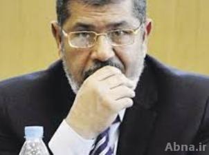إتحاد كُتّاب مصر يسحب الثقة من مرسي ويدعو الى انتخابات رئاسية مبكرة