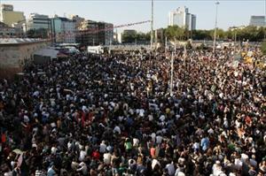 Turquie: plus de 2.000 manifestants près de la place Taksim