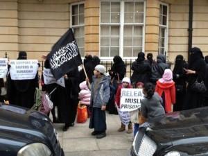 وقفة احتجاجية بلندن نصرة لمعتقلات سجون السعودية