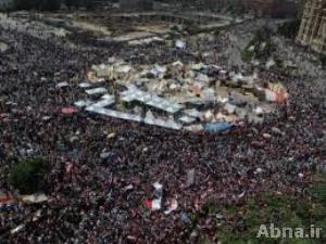 آلاف المتظاهرين في التحرير يطالبون بتنحي الرئيس.. ومدرعات تصل الى قصر الاتحادية