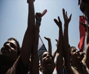 مصر ميں صدر مرسي کے حاميوں اور مخالفين ميں تصادم