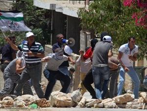 Zionist Soldiers Injure 2 Female Protesters in Al-Khalil