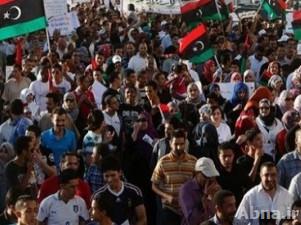 محتجون ليبيون يطالبون بحل الميليشيات المسلحة