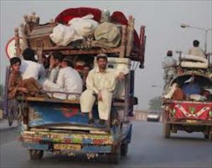 کراچی کے ہزاروں افراد گھر چھوڑنے پر مجبور