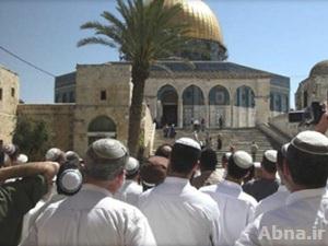 عشرات المتطرفين اليهود يقتحمون باحات الأقصى