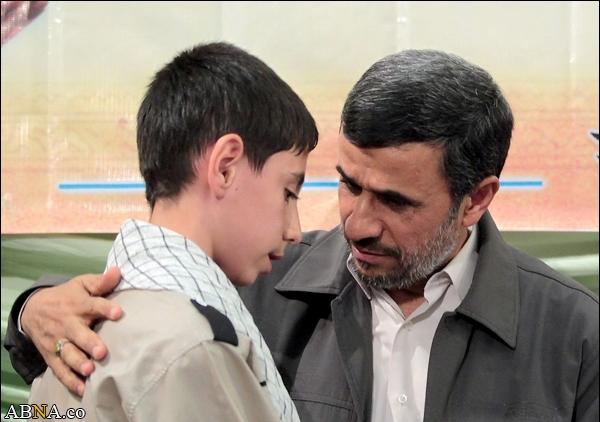 Image / Ahmadinejad Break His Fasting in Iftar with Orphans