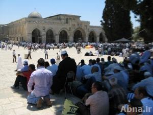اسرائيل تشدد إجراءاتها الامنية مع توافد الآف الفلسطينيين لأداء صلاة الجمعة الأولى من رمضان في الاقصى