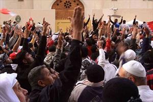 Bahraini protesters urge freedom of activists