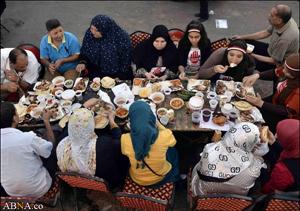 مصر کی تازہ صورتحال/ افطار قاہرہ کی سڑکوں پر+تصاویر