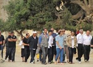Zweihundert jüdische Extremisten brechen in Al Aqsa Moschee ein