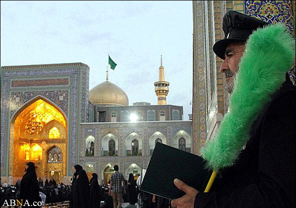 Image / Reciting Al-Quran at Imam Reza (A.S) Holy Shrine during Ramadan