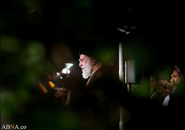 Image / Imam Khamenei Prayer with Pres. Ahmadinejad's Cabinet