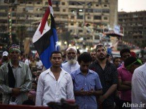 الحكومة المصرية الانتقالية تبدأ العمل والاخوان يتظاهرون مجددا