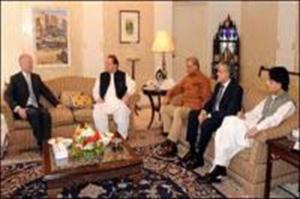 برطانیہ کے وزیر خارجہ کی پاکستانی وزیر اعظم سے ملاقات