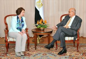 Egypte : Ashton demande la libération de Morsi