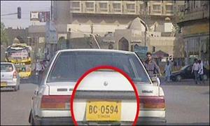 کراچی : جعلی اور پراسرار نمبرپلیٹ گاڑیاں سیکیورٹی رسک بن گئیں   	