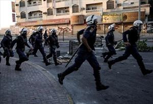 Bahrain regime keeps raiding protesters' homes