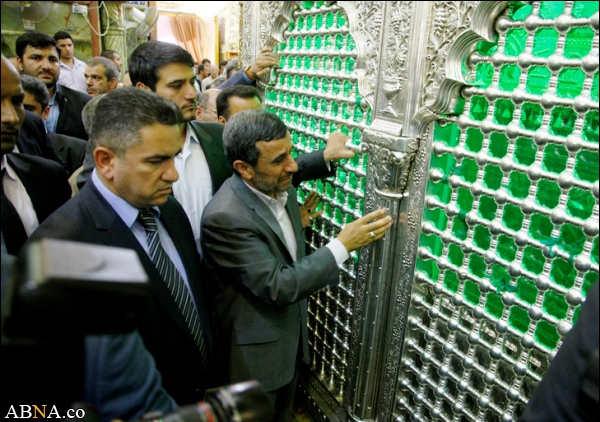 تصویری رپورٹ: صدر جمہوری اسلامی ایران حرم امام علی (ع) میں