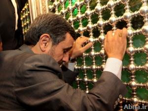 بالصور / الرئيس الايراني يتشرف بزيارة مرقد الإمامين الجوادين (ع)