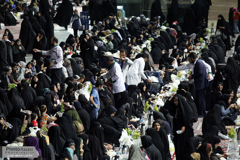 Images: Magnificent feast of Iftar at Imam Reza holy shrine with presence of 12000 people daily