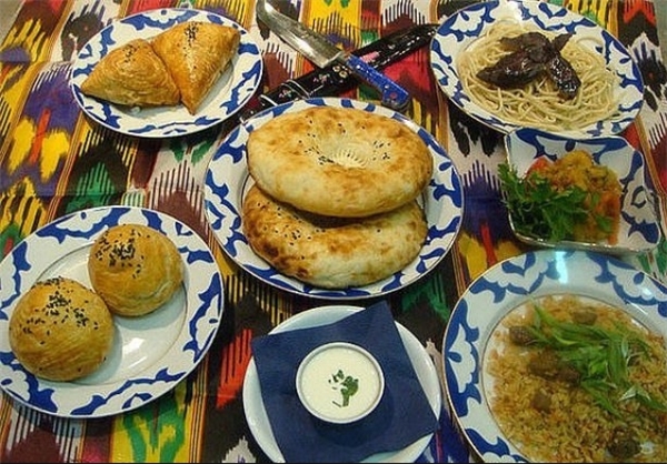 رمضان کے مہینے میں تاجیکستان کے مسلمانوں کی سحری و افطار ( تصویر )
