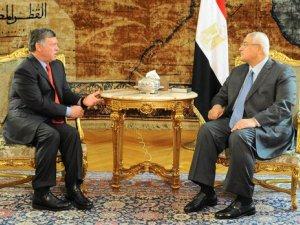 العاهل الاردني اول رئيس دولة في مصر بعد اطاحة «مرسي»
