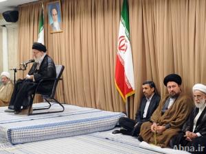 بالصور / لقاء «الامام الخامنئي» مع كبار المسؤولين في البلاد