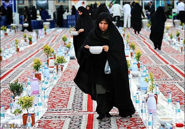 Bildbericht  / Das Fastenbrechen im Haram von Imam Reza (a.s)