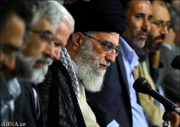 تصویری رپورٹ: رہبر معظم سے ملک کے بعض شعراء اور فارسی ادب کے اساتذہ کی ملاقات(2)