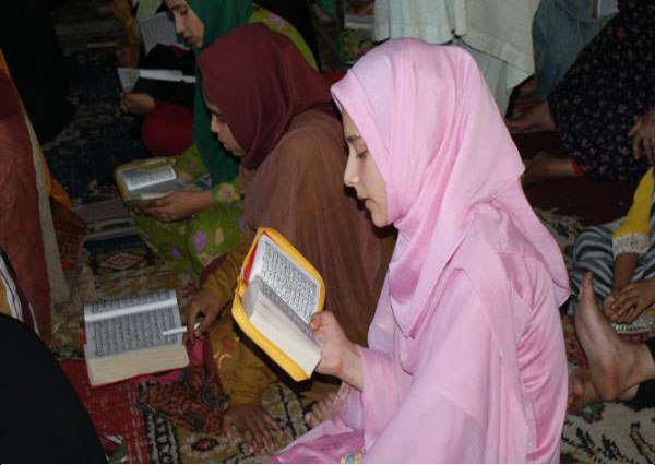 Bildbericht / Die Koran rezitierenden schiitischen Kaschmiri Frauen