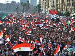 مئات المصريين يتوافدون إلى ميدان "التحرير" استعداداً لمظاهرات داعمة للجيش بمواجهة الإرهاب