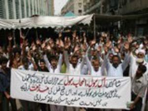 اہل بیت اطہار ع کی ناموس کے تحفظ کے لئے کسی قسم کی قربانی سے دریغ نہیں کریں گے؛مولانا علی انور