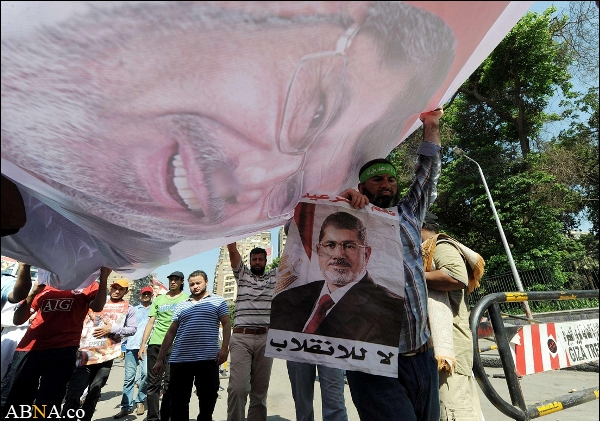 مصر، فوج اور مرسی کے حامی آمنے سامنے + تصویر