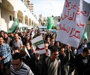 غزہ اور غرب اردن میں ہزاروں فلسطینیوں کے مظاہرے