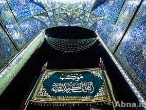 بالصور / موكب أهالي كربلاء المقدسة يحيي ذكرى استشهاد الامام علي (ع) عند مرقده الشريف