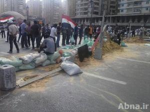 الإخوان يواصلون بناء الدشم والتحصينات في رابعة العدوية