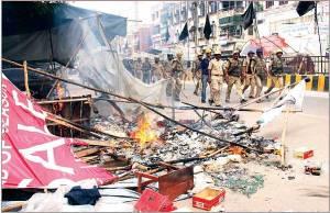 لکھنو؛ حضرت علی علیہ السلام کے تابوت کے جلوس پر حملہ، شہر میں کشیدگی